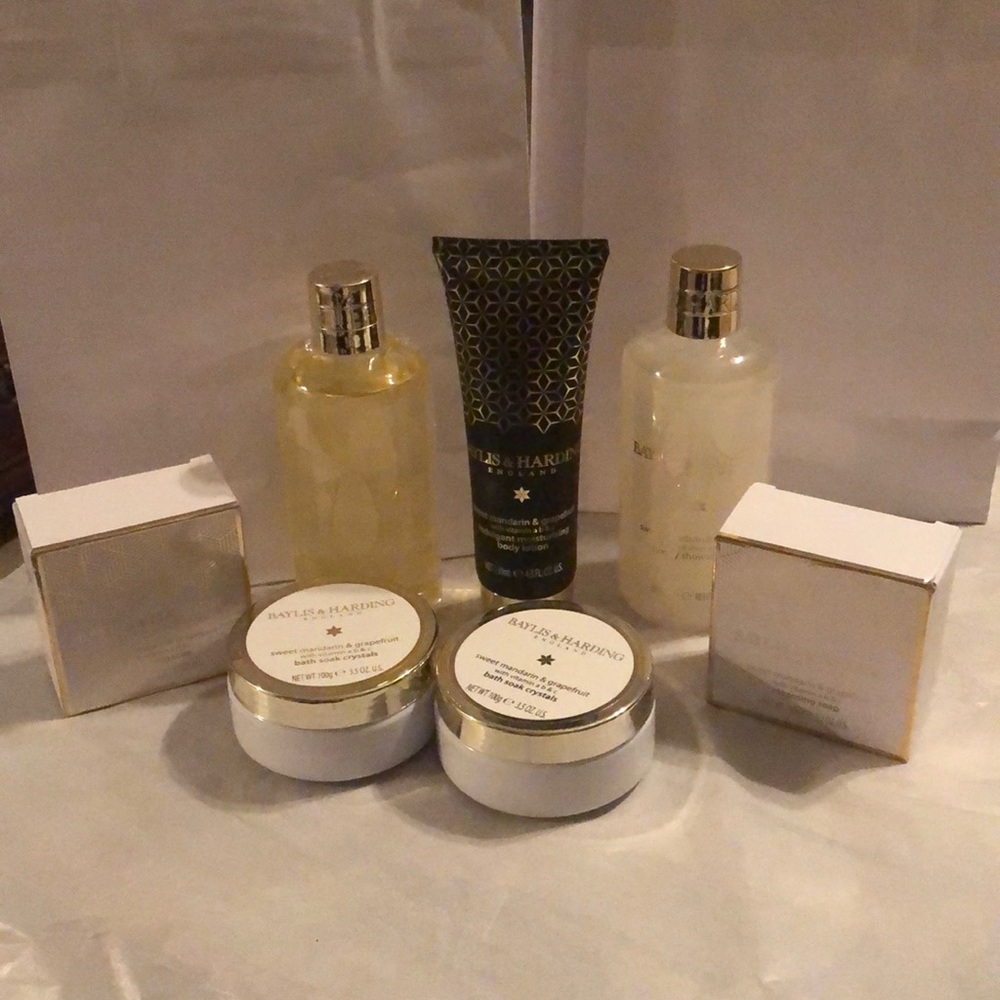 Baylis & Harding England 7 piece Gift Set - Mandarin & Grapefruit  NWOT